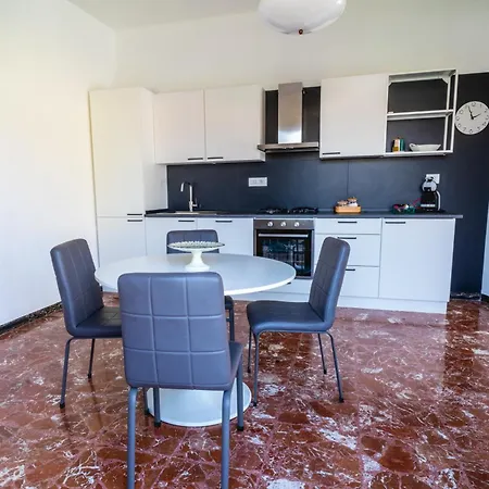 Apartment Helianthus Romito Magra