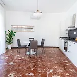 Helianthus Apartment